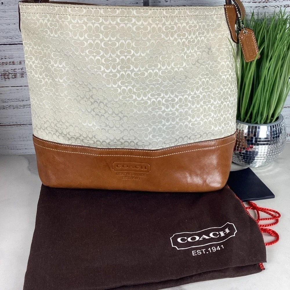 Coach F11666 Y2K Vintage Signature Tan and‎ Cream Shoulder Bag Leather Canvas